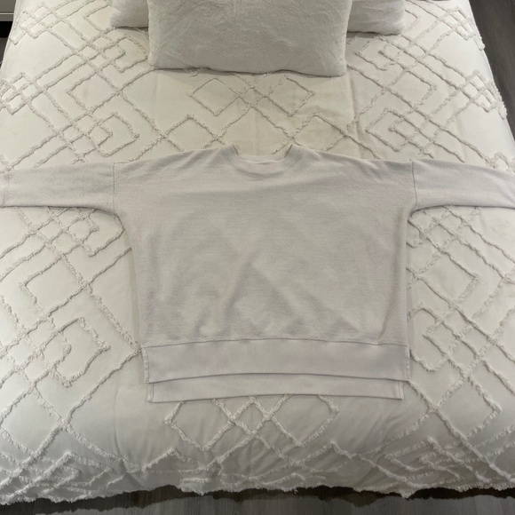 White Sweater - Picture 1 of 3